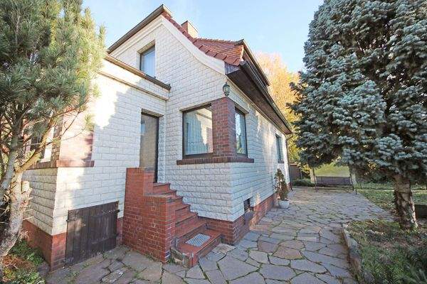 Terrasse und Zugang zum Wintergarten