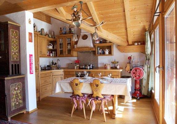 Komplett eingerichtete Schreinerküche