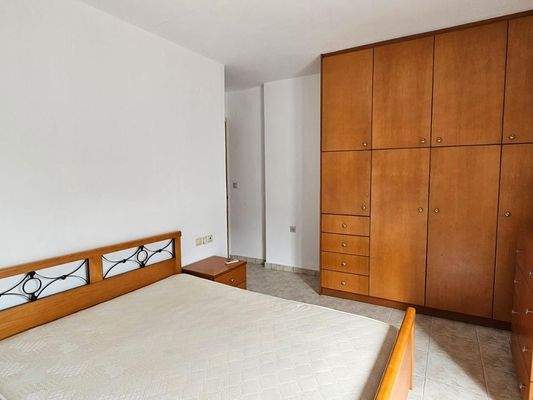 Kreta, Koutouloufari: Haus im Dorfzentrum mit großer Dachterrasse mit herrlichem Blick auf Hersonissos und das Meer zu verkaufen