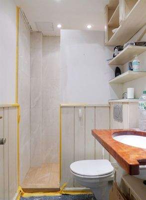 Dusch/Bad mit modernisierter bodentiefer Dusche