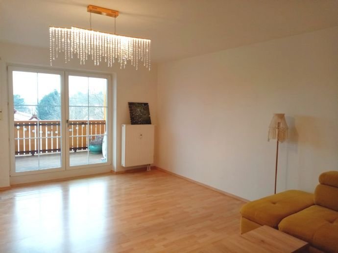 Gemütliche Wohnung mit großem Balkon und Burgblick - von privat