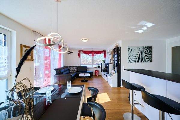 Lichtdurchfluteter Wohn-/Essbereich