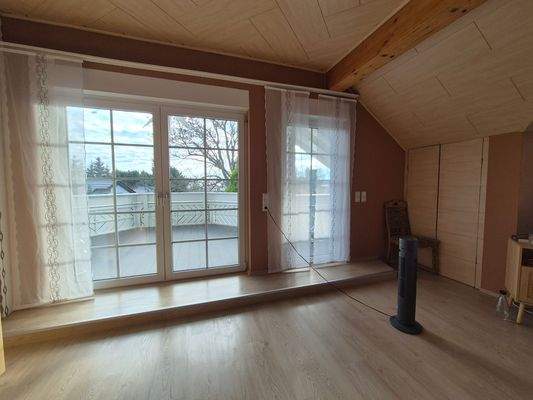 DG: Schlafzimmer mit Ankleide