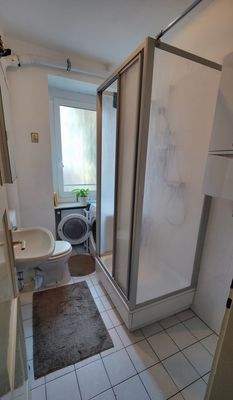 Tageslichtbad mit Dusche und WC.jpg