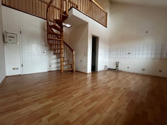 Wohnzimmer mit Blick in Küche&amp;Treppe