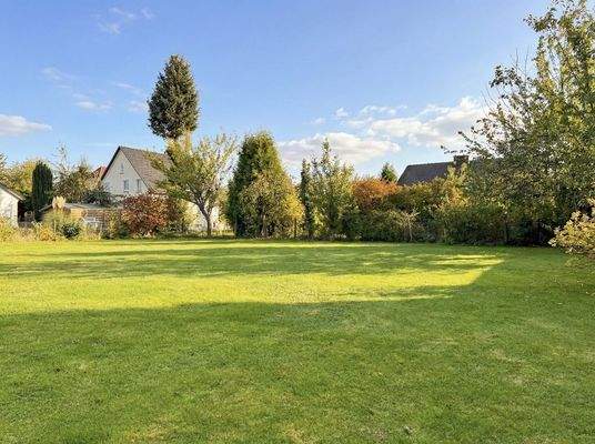 Großes Baugrundstück