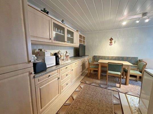 Küche mit Essbereich