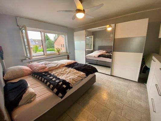 34/ Obergeschoss: Das Elternschlafzimmer - Teilansicht