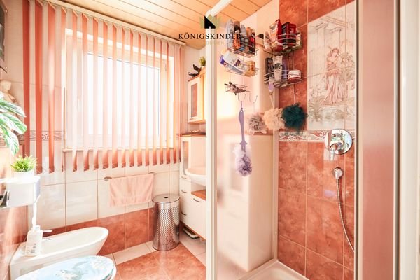 Tageslichtbad mit Dusche