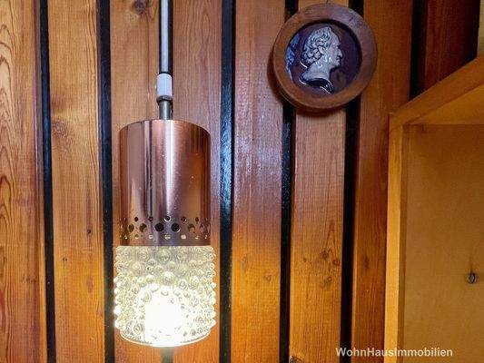 Detail Schlafzimmer Leuchte und Pannele