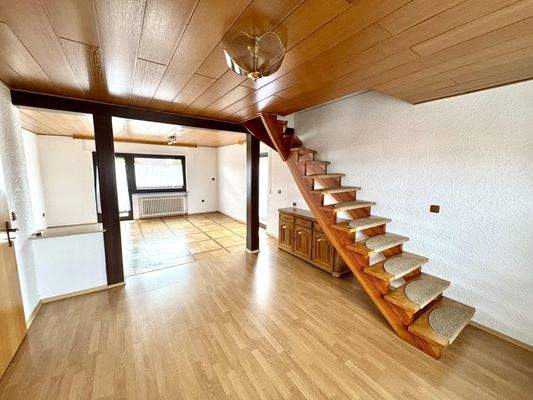 Wohn-/Esszimmer m. Zugang z. Speicher