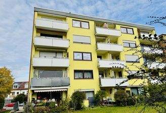 Hausansicht mit Balkon