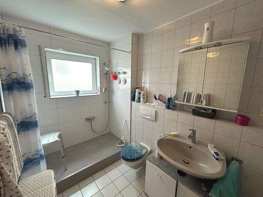 Tageslichtbad mit Dusche