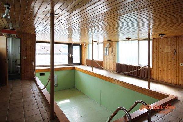 Schwimmbad_Innenansicht