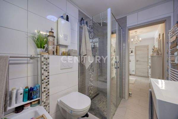 Hochwertiges Tageslichtbadezimmer EG