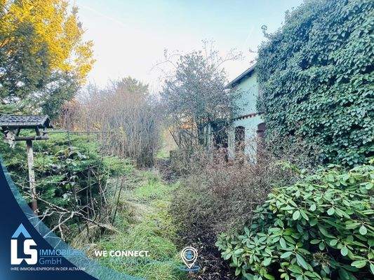 Garten mit Nebengelass