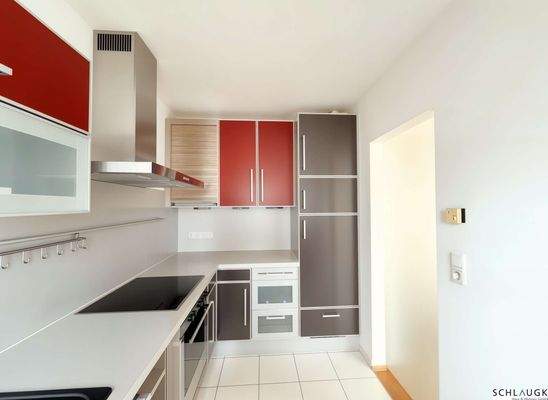 Küche mit Fenster und Einbauküche - Bild 2