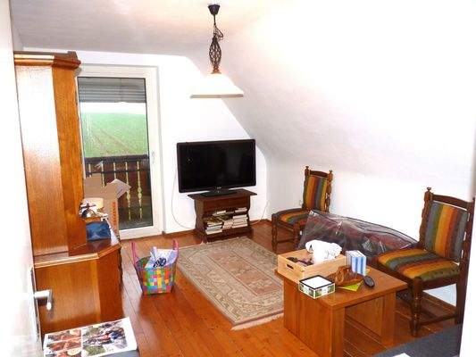 Wohnzimmer mit Balkon