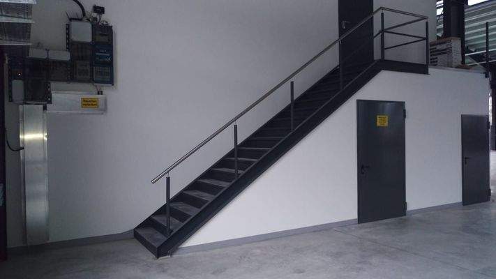 PHOTO 6 Aufgang zu Sozialräumen.jpg