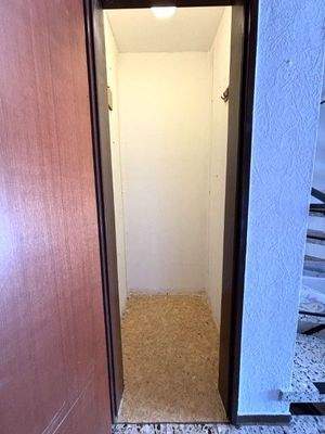 kleiner Abstellraum im EG (vom Flur abgehend)