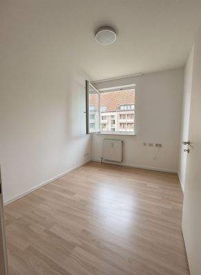 Zimmer 1 renoviert (KI-Staging)