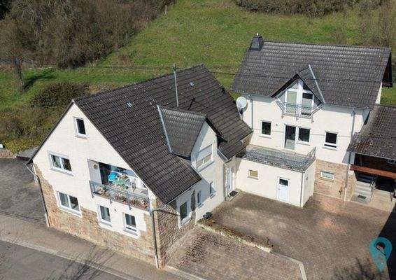 Außenansicht-Heimweiler-Haus-Straßenseite-Drohne