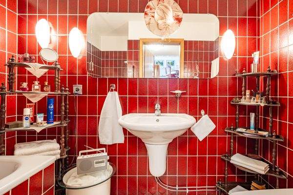 Bad untere Ebene mit Wanne