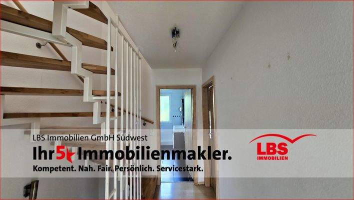 Diele OG und Treppe ins DG