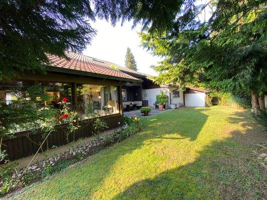 schön angelegter Garten