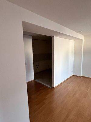 Wohnzimmer mit Blick auf die Küche