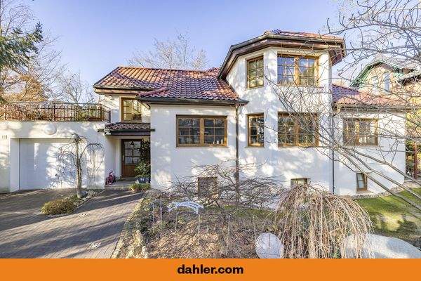 Blick zum Hausentrée