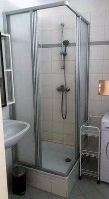 Badezimmer mit Waschmaschine/bathroom with washing machine