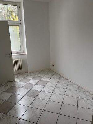 hinterer (Behandlungs-)raum