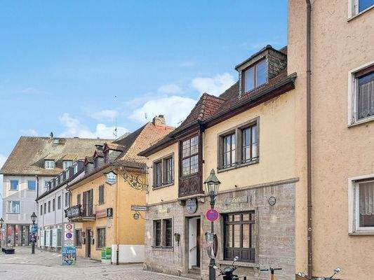 Marktplatz mit Gastwirtschaft