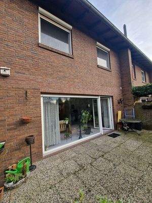 Terrasse mit Blick zum Haus