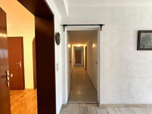 Im EG befinden sich die …