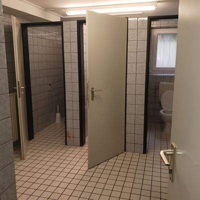 Kellergeschoss Toilettenanlage