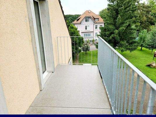 Balkon mit Blick ins Grüne.