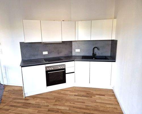 Wohnzimmer mit offener Küche