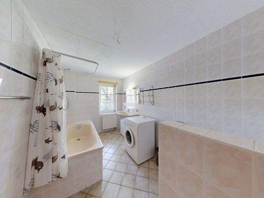 Tageslicht-Bad im Erdgeschoss