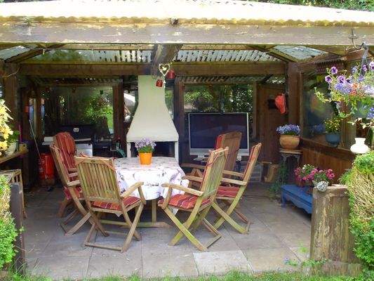 Pavillon im Sommer