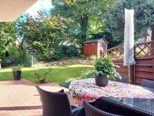 die Sonne auf der großen Terrasse genießen