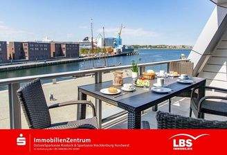 Blick aus der Loggia zum Hafen