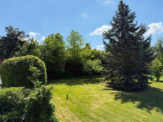 Blick vom Balkon auf das Baugrundstück