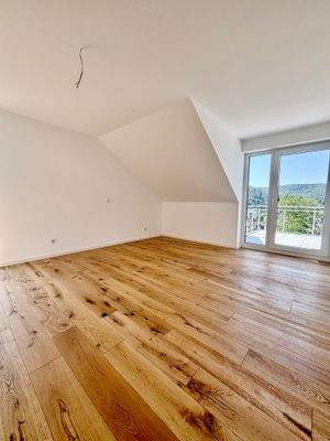 Schlafzimmer mit Zugang zur Balkon-Terrasse