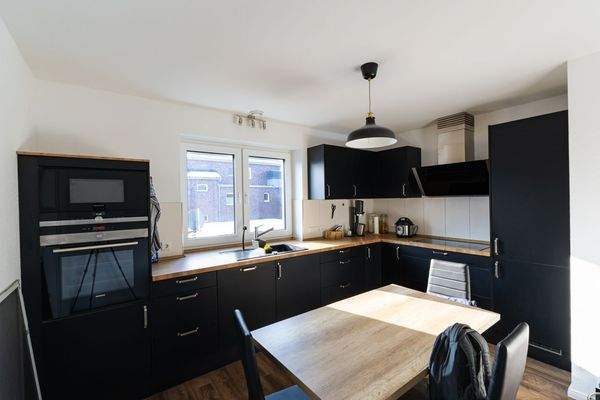 5 - Küche mit Einbauküche