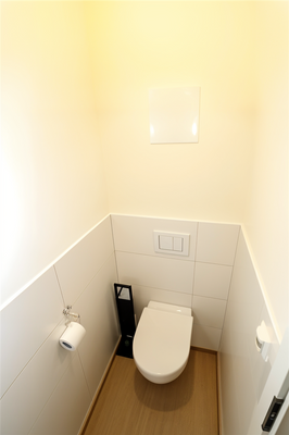 Mitarbeitertoilette (Raum 9).png