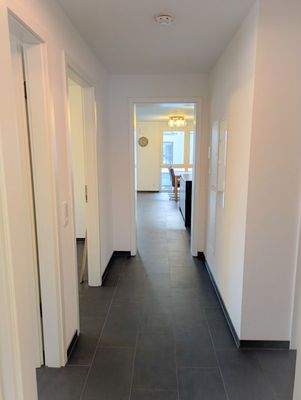 Flur Richtung Wohnzimmer.jpg