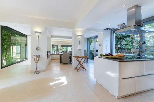 Open kitchen in villa in Costa d'en Blanes