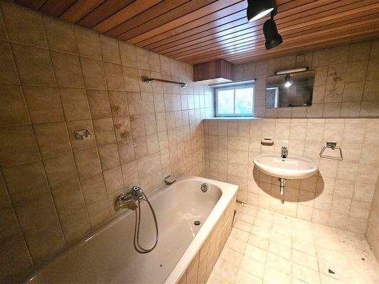 einziges Badezimmer UG